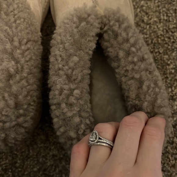 NWOT Celtic & Co. British Shearling Bootee Slippers - Picture 8 of 11